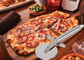 Custom SS304 Stainless Steel Kitchen Tools Pizza Cutter Dengan Pegangan Kayu PP